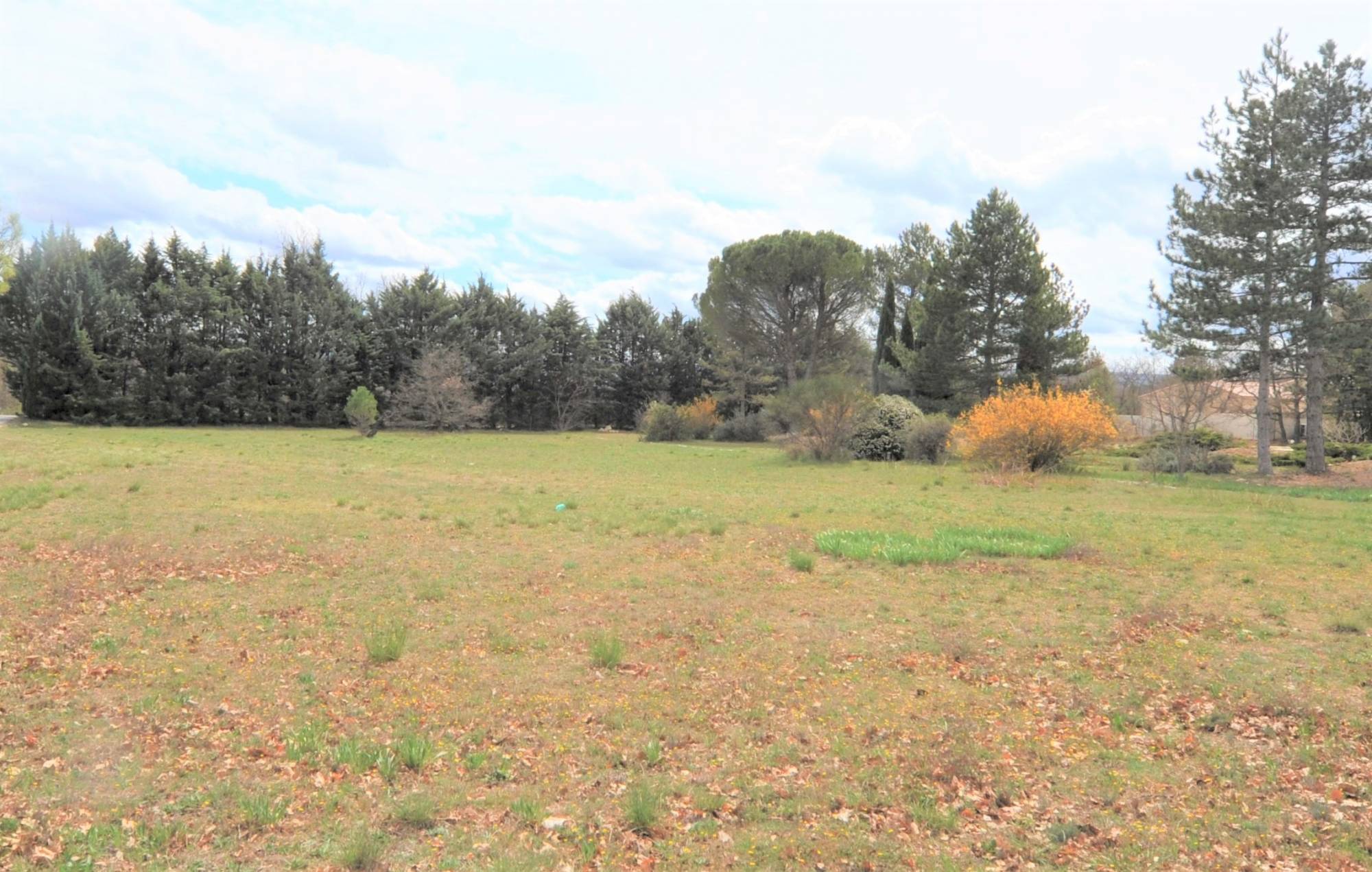 Exclusivité à Gordes, terrain à bâtir avec permis de construire   