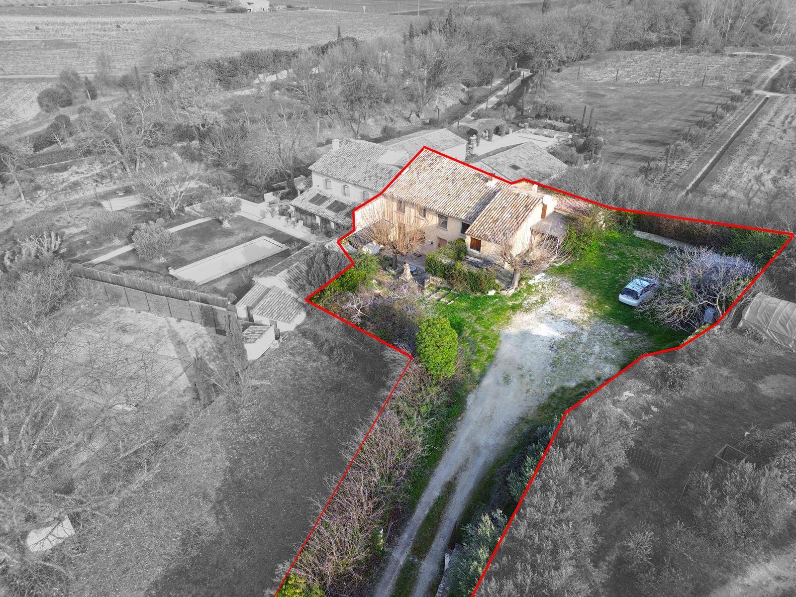 Oppède, au pied du Luberon et face aux Monts de Vaucluse, maison mitoyenne à vendre par l'Agence ROSIER