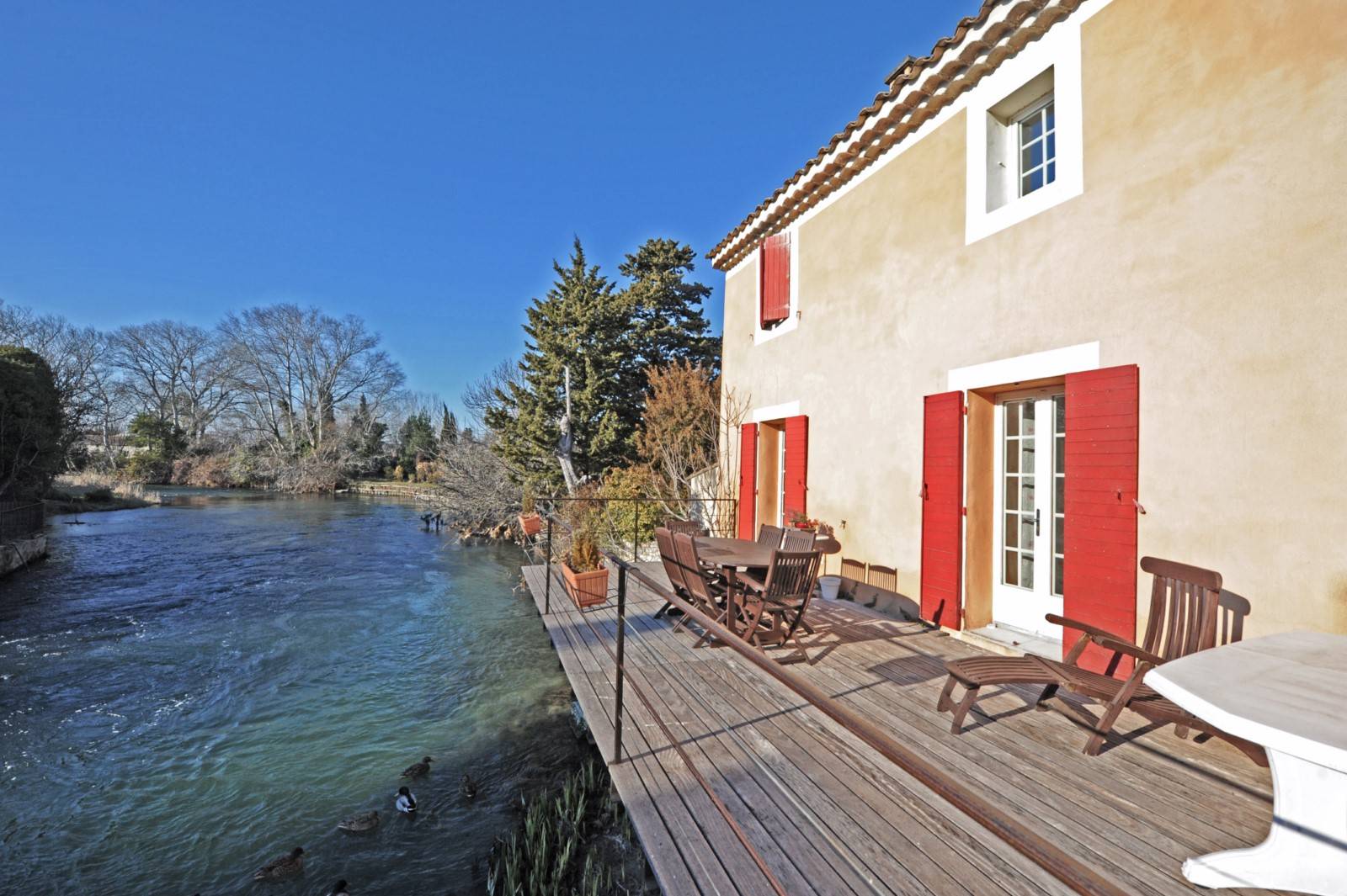 Moulin à eau à vendre en bordure de Sorgue, au Thor aux portes du Luberon - BIEN VENDU