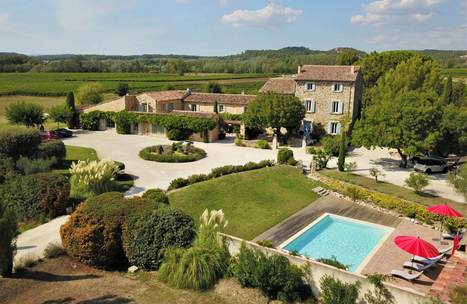 Bonnieux, grande propriété sur près de 2,5 hectares avec vignes   