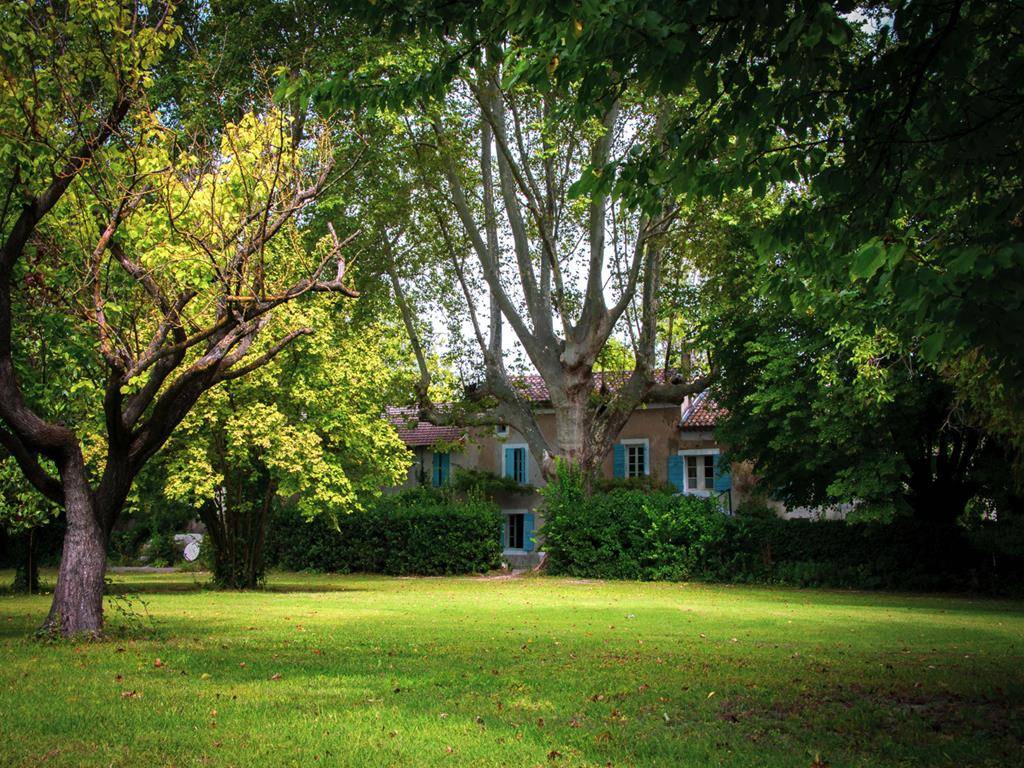 Vaucluse : Ferme XIXème rénovée à vendre, un havre de paix à 10min de l'Isle sur la Sorgue   