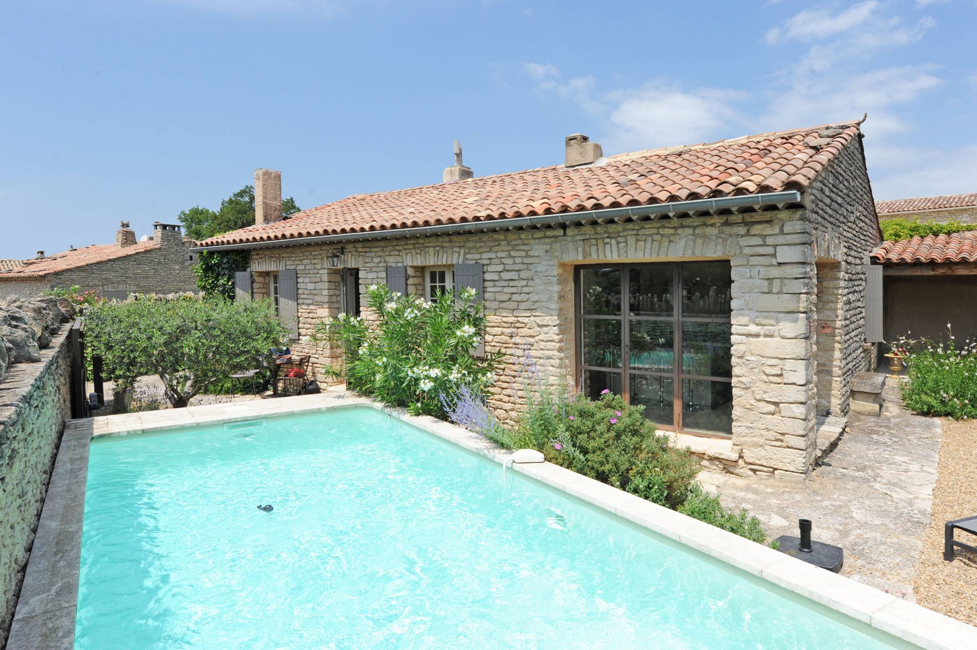 Gordes, maison de village avec jardin et piscine   
