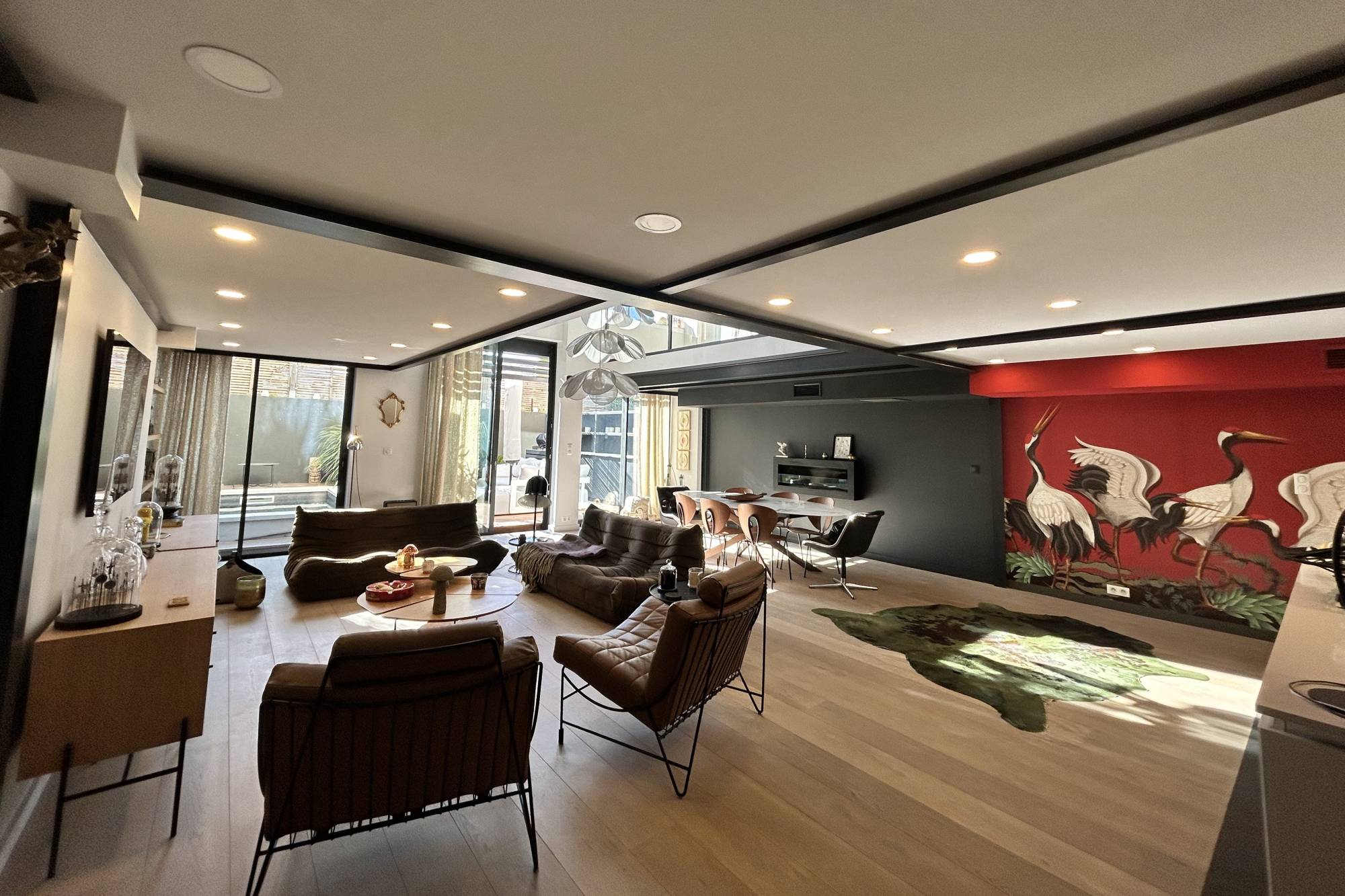 A Saint Rémy de Provence, dans le centre du village, superbe loft  atypique de 150 m² avec cour et piscine.