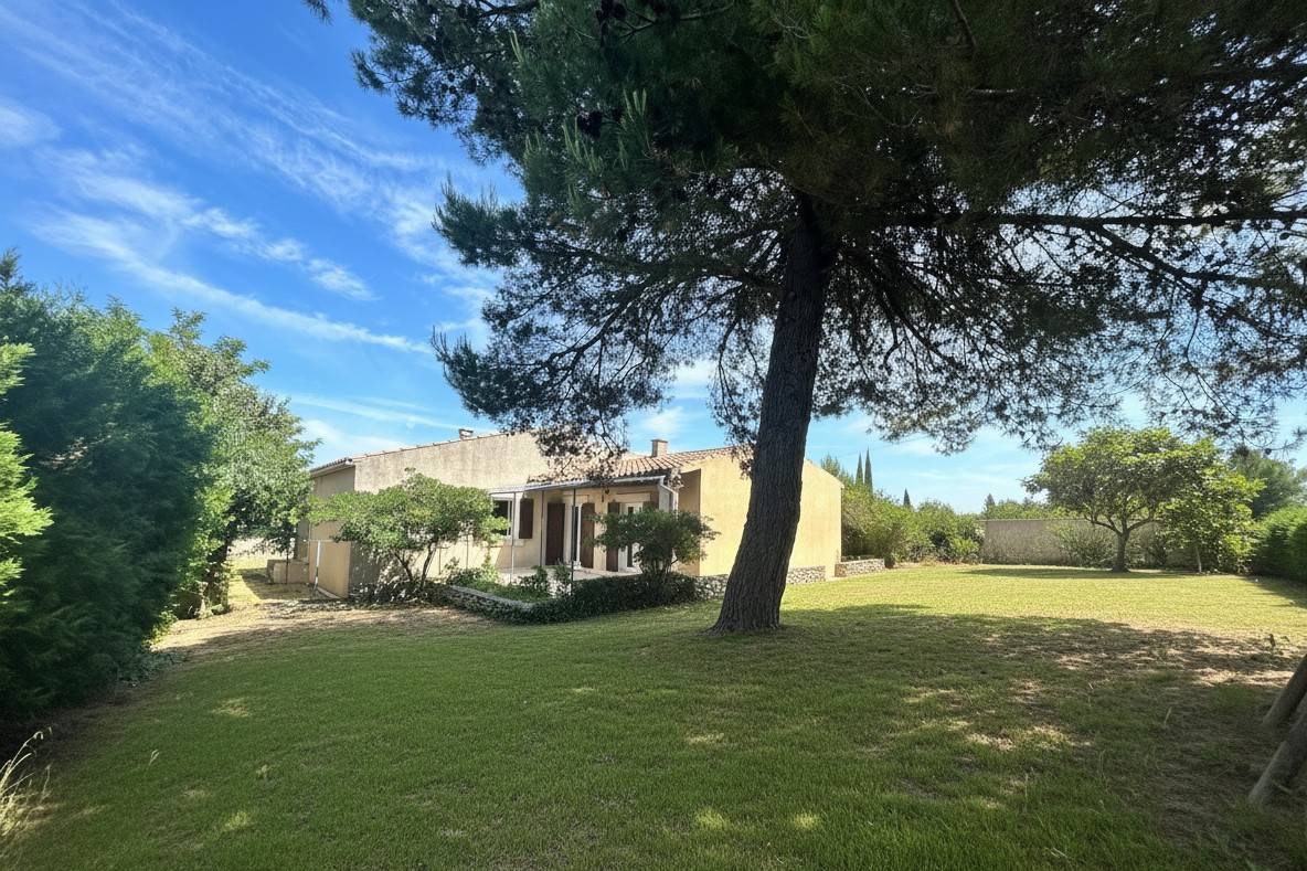 Maison de 4 chambres avec  terrain piscinable et vue Luberon de 1000 m² à vendre à Maubec.