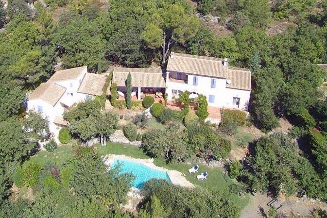 à Goult, grande propriété de famille exposée plein sud avec vues   