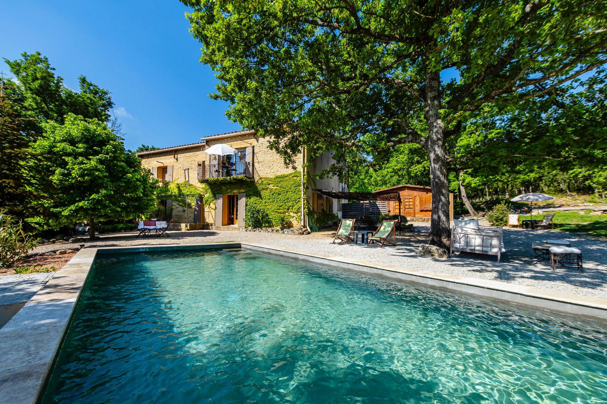 A la vente - Ancienne bergerie rénovée en pleine nature avec 6 chambres et vues proche de Gordes et de Murs.