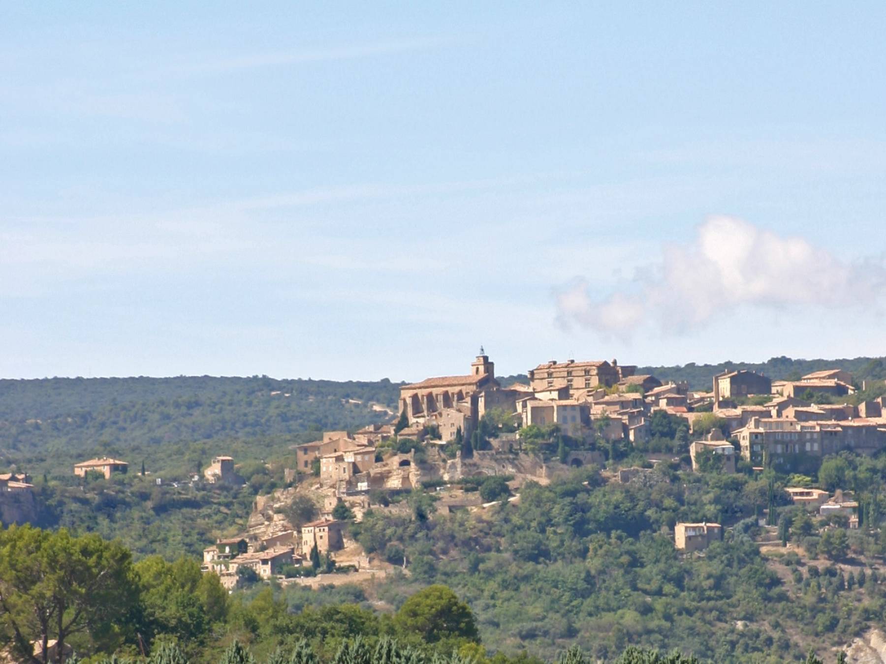 Proche du centre village, terrain avec permis de construire   
