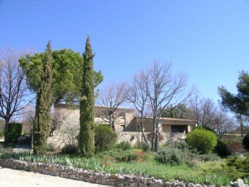 Luberon, Gordes - situation exceptionnelle, trois corps de bâtiments, 6 hectares...