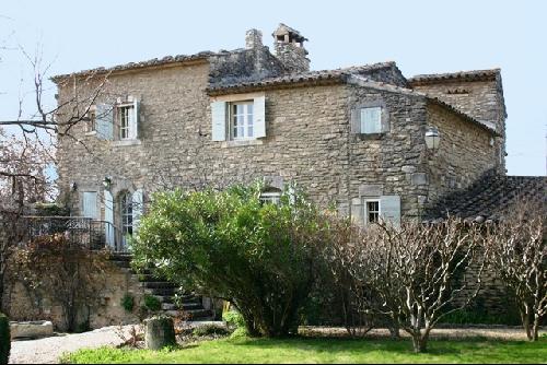 Superbe maison de Hameau 17ème, proche Gordes