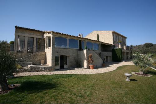 Propriété sur la hauteur, proche Gordes