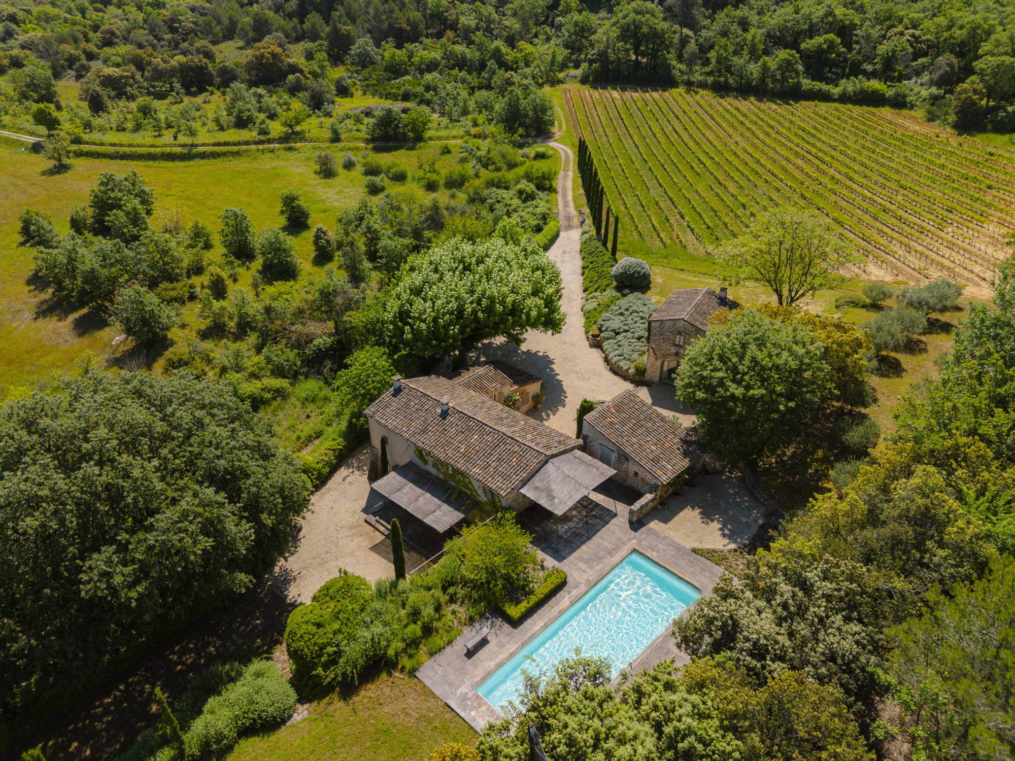 Mas rénové près de Ménerbes, exposition sud avec piscine