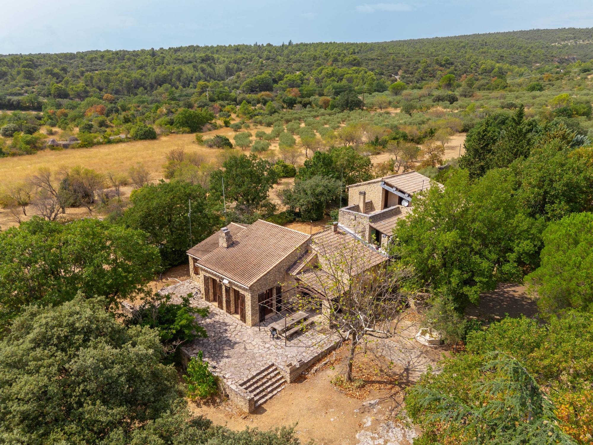Maison en pierres avec dépendances
