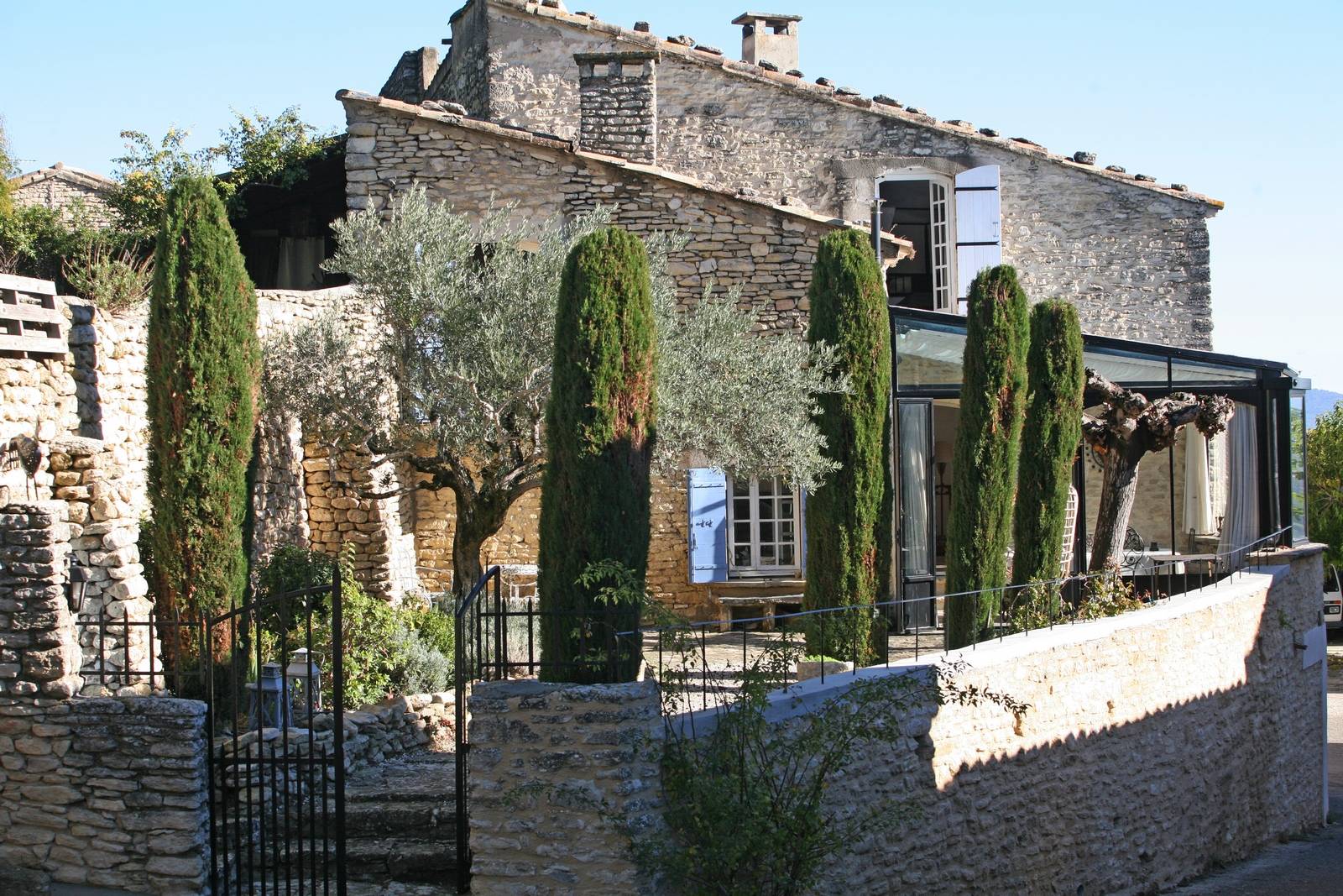 à Gordes, maison de hameau avec jardin    