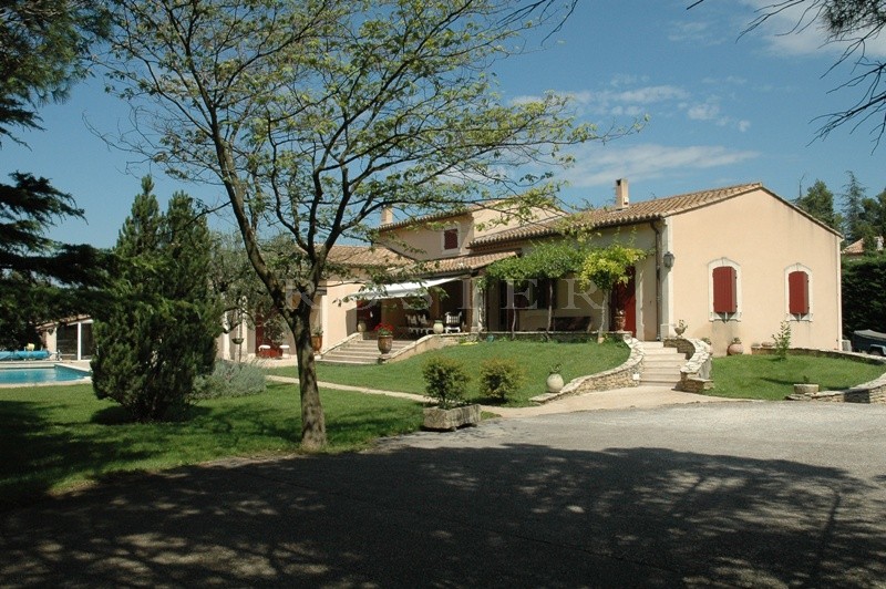 Maison récente proche du Luberon, entre Apt et Cavaillon.  