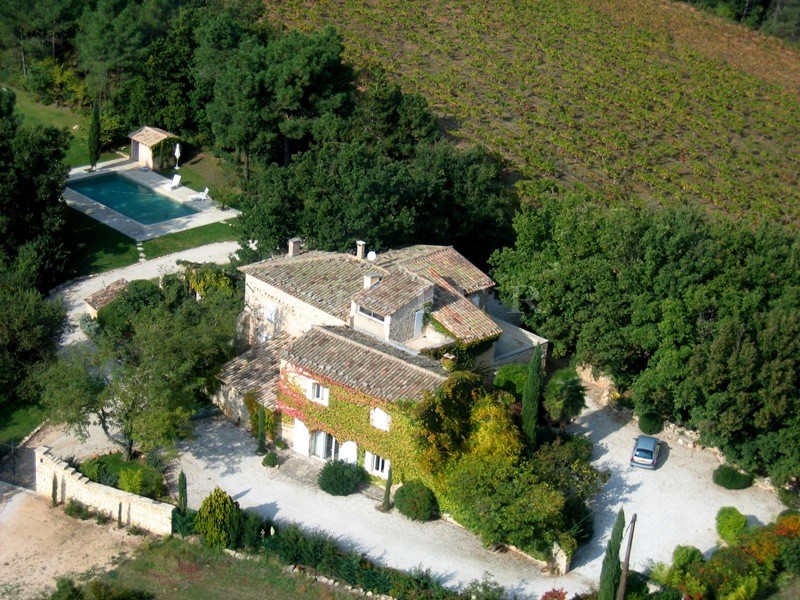 VENDU PAR L'AGENCE  à vendre, superbe mas du XVIIème siècle,  entièrement restauré et agrémenté d'un beau jardin méditerranéen et d'une piscine 