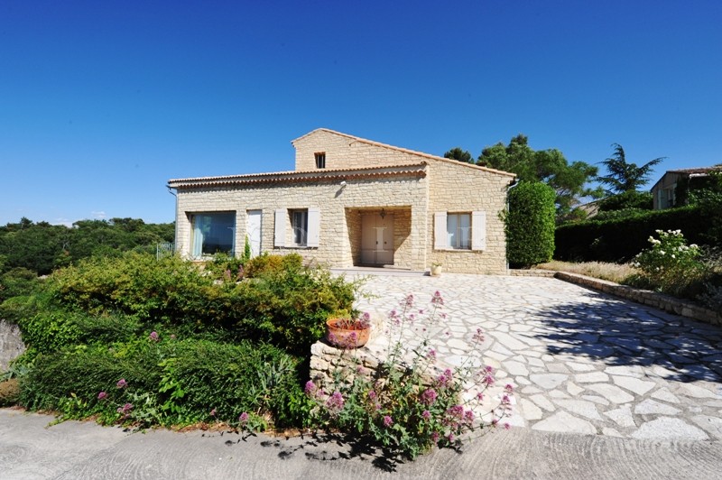 villa au coeur d'un joli village, entre mont Ventoux et Luberon,  avec superbes vues !