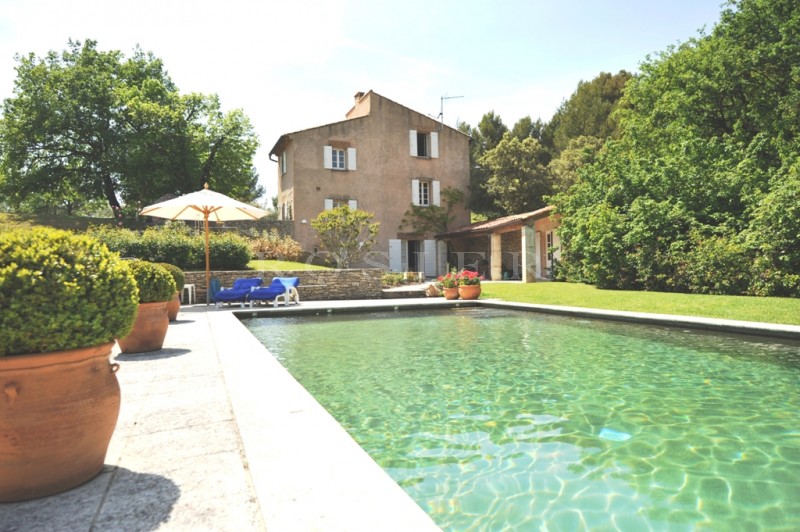 A vendre,  un lieu magique dans le Luberon, mas du XVIIIème siècle sur superbe terrain paysager de plus de 3 hectares  