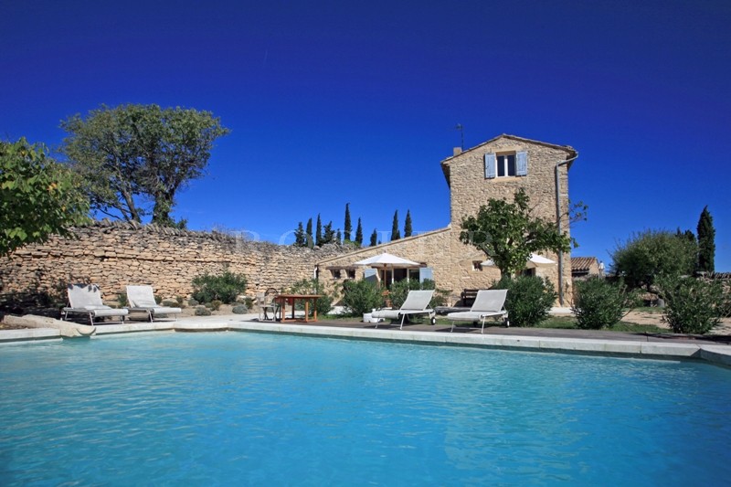 Maison en bordure d'un village en Luberon  avec possibilité de construire une maison supplémentaire.