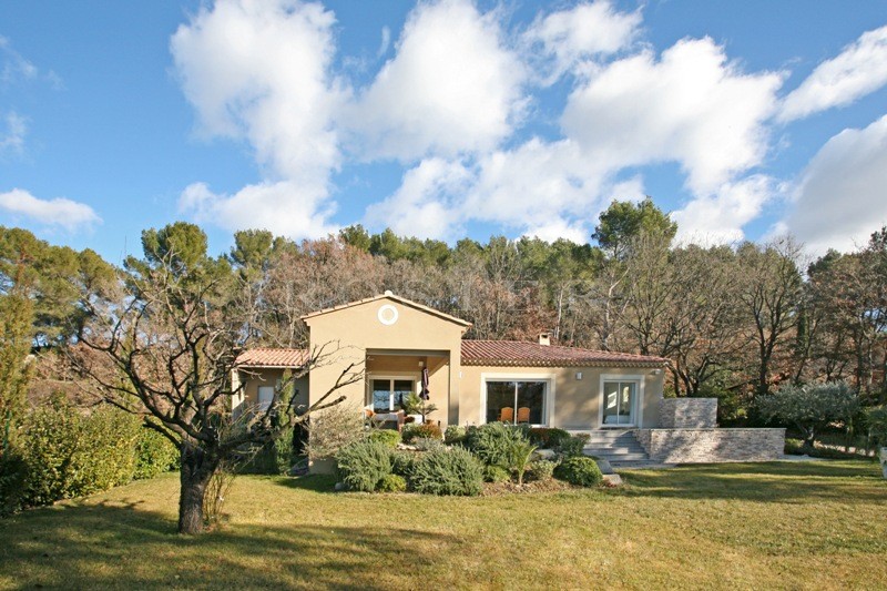 Confortable maison à vendre  entre le Luberon et le mont Ventoux, avec piscine