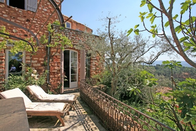 Maison à vendre en Luberon, dans un des plus beaux villages perchés,  avec nombreuses terrasses et vues exceptionnelles