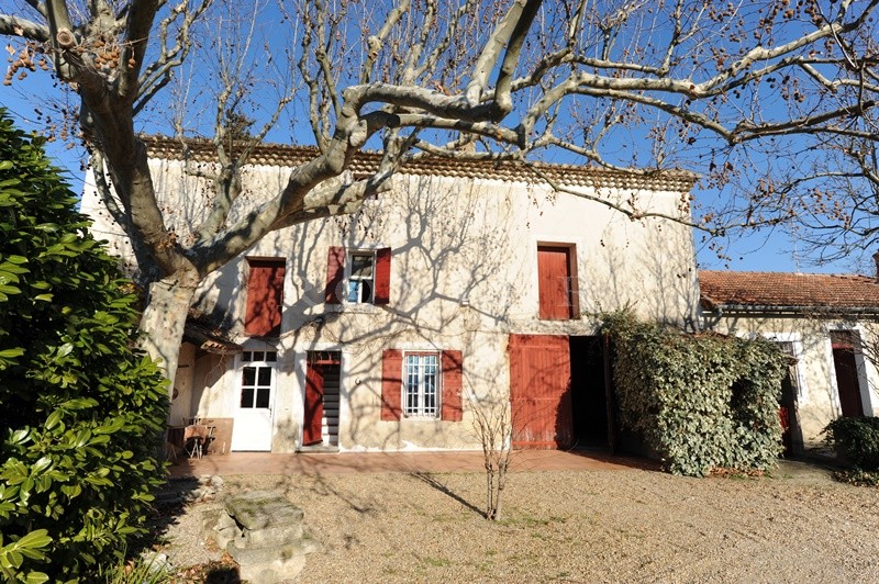 A vendre en Luberon,  authentique mas provençal à rénover, avec nombreuses dépendances  et  possibilité de découper 2 terrain à bâtir 