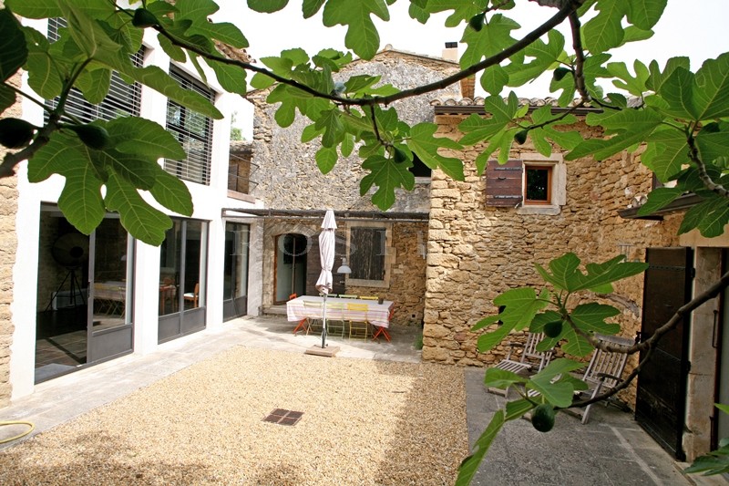 A vendre au coeur du Luberon,  mas du XVIIIème  réhabilité par un architecte de renom 