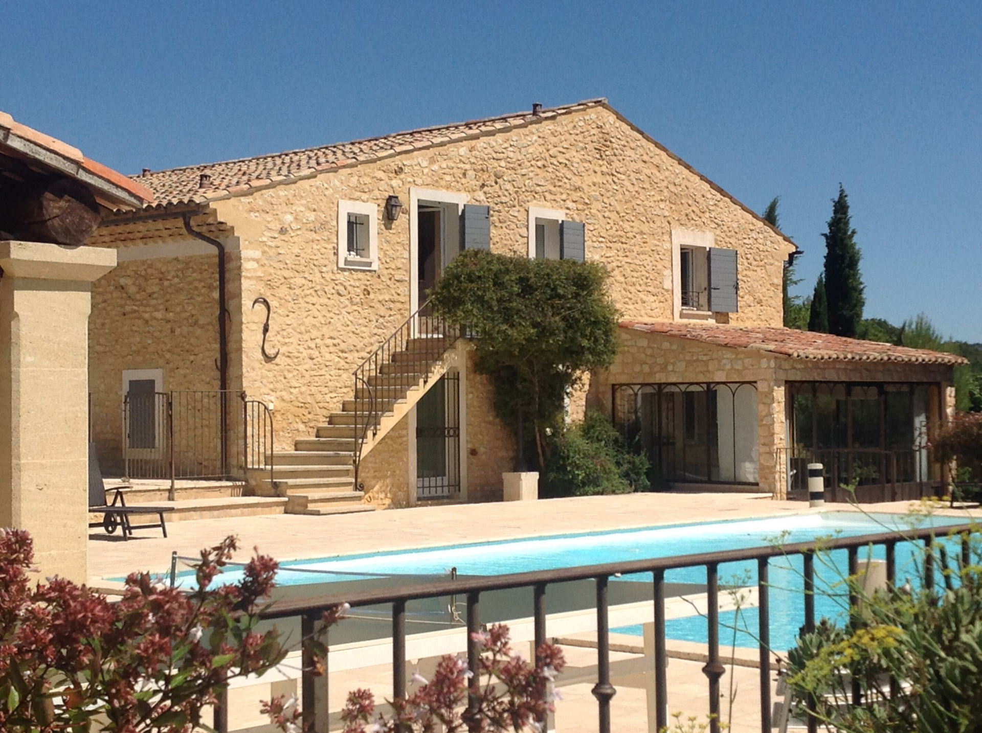 Au cœur du Luberon, grand mas avec plusieurs appartements   