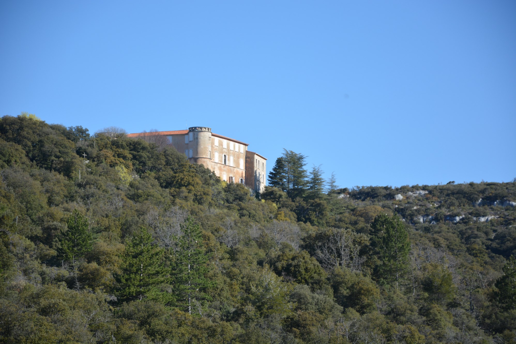 A la vente, en Luberon, ensemble immobilier offrant de multiples possibilités   