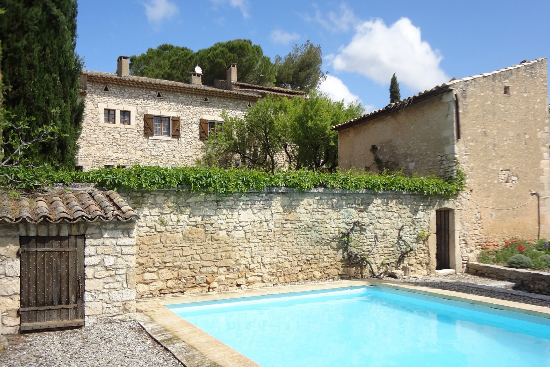 Ferme fortifiée à vendre en Luberon