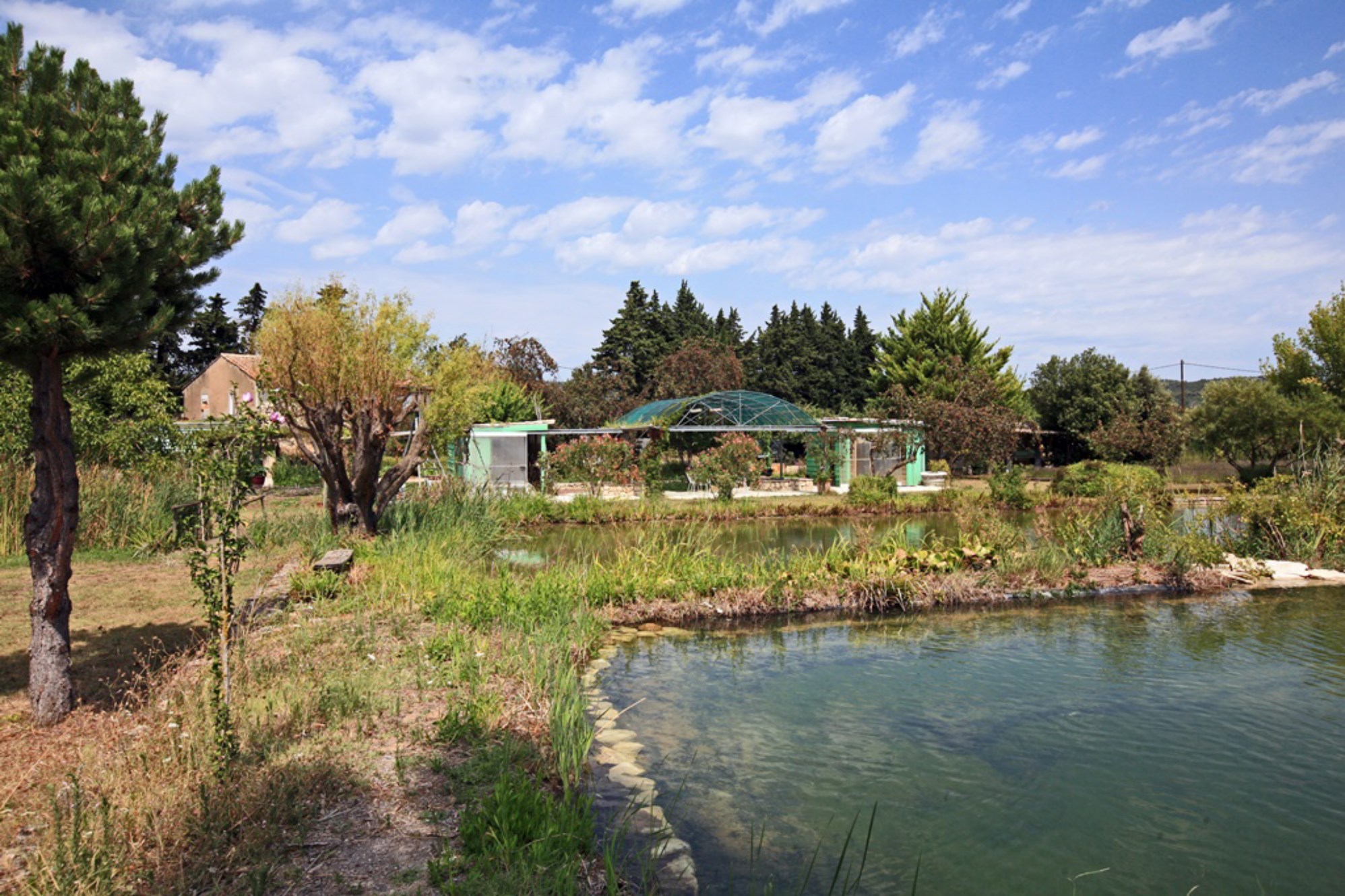 Luberon - Mas sur une propriété avec bassins et jeux d'eau   
