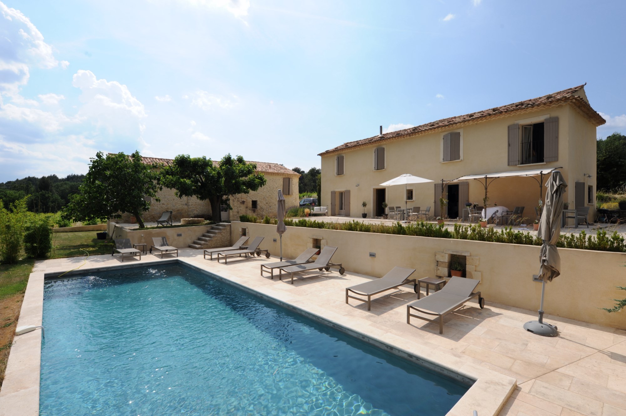 A vendre, bastide rénovée avec dépendances et piscine avec vues sublimes    