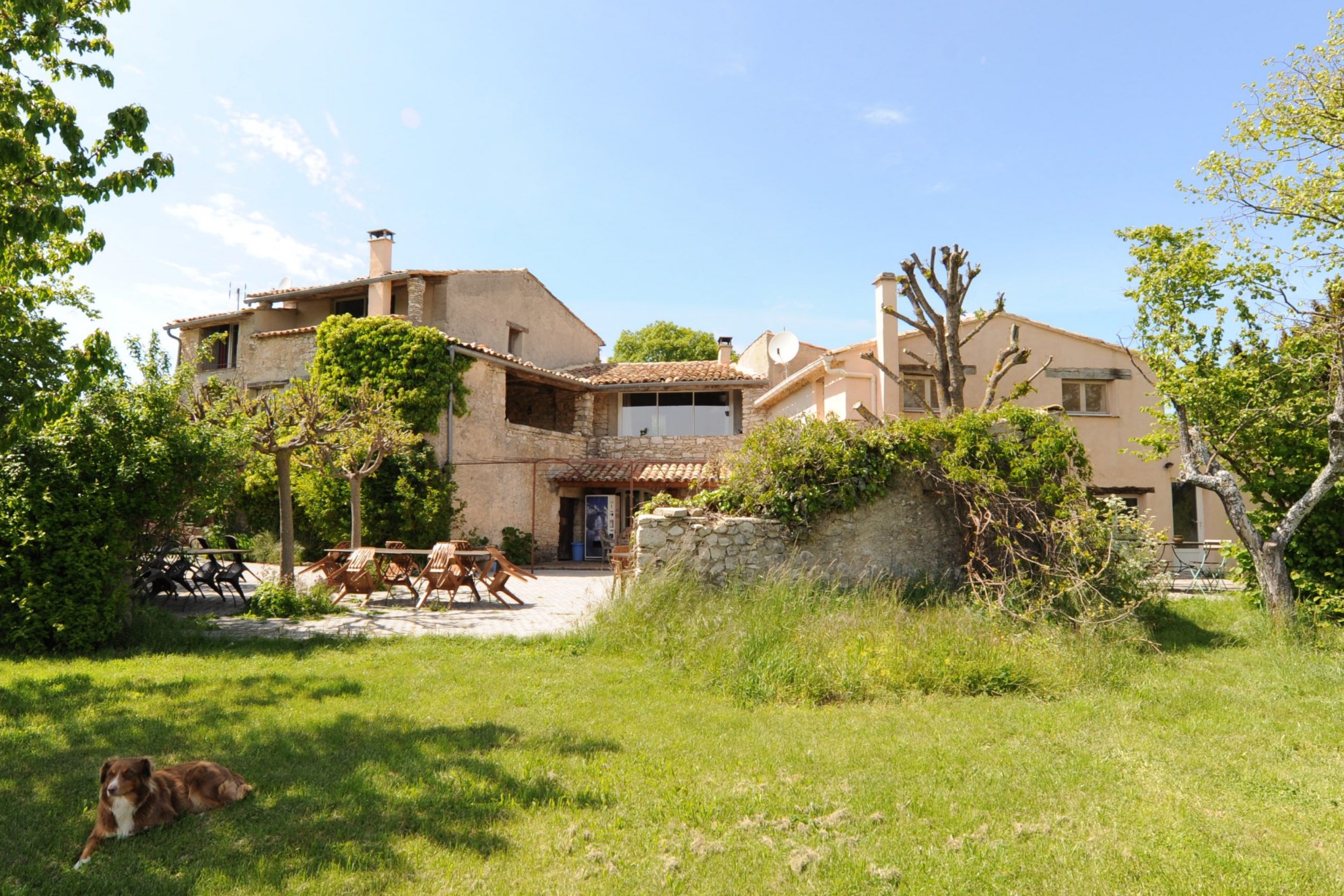 Ferme du XVIIIème siècle à vendre avec piscine et dépendances sur plus de 56 hectares   