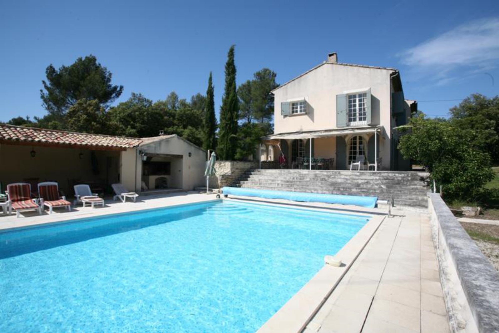 Maison provençale avec piscine et terrasse avec vue panoramique à vendre en Luberon   