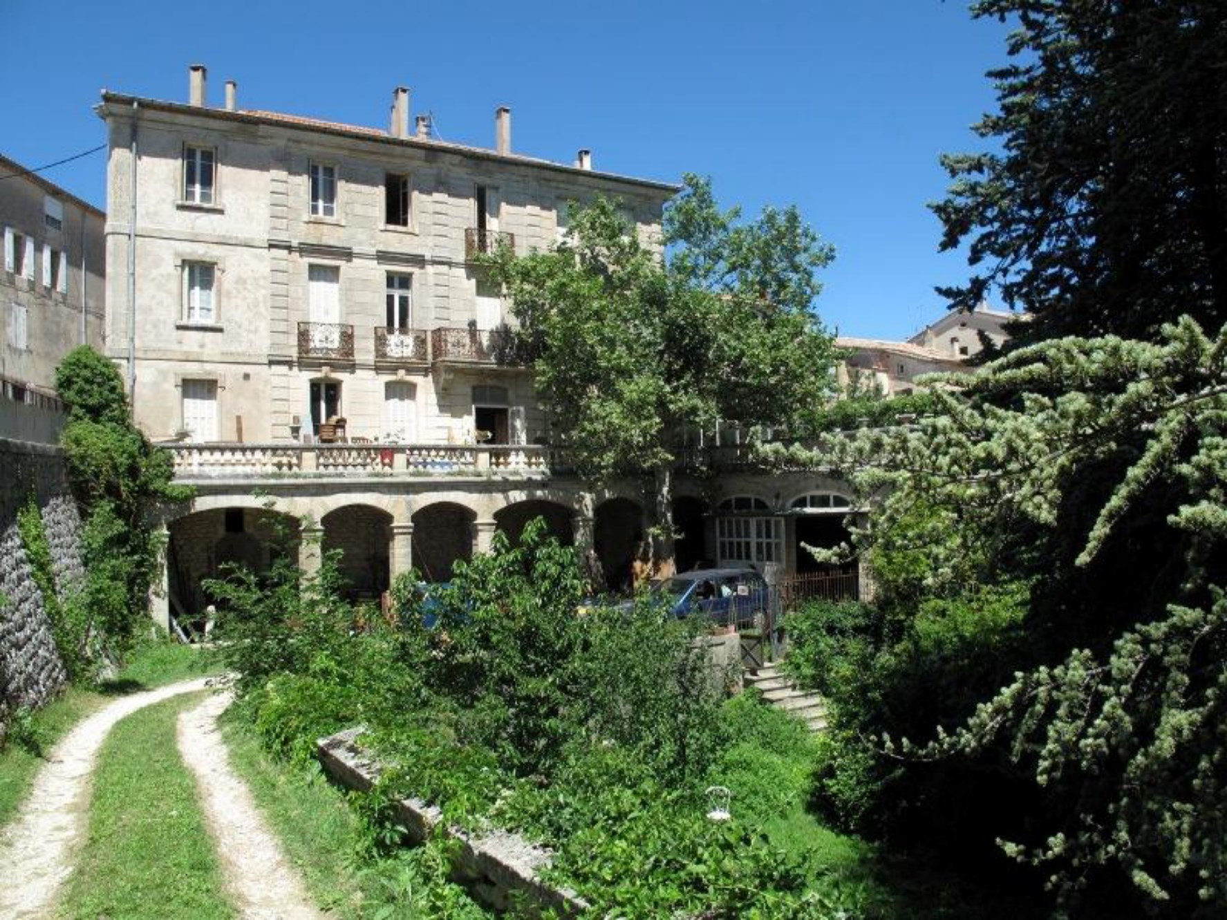 Maison de maître de 27 pièces avec jardin, terrasse et jardin d'hiver à vendre