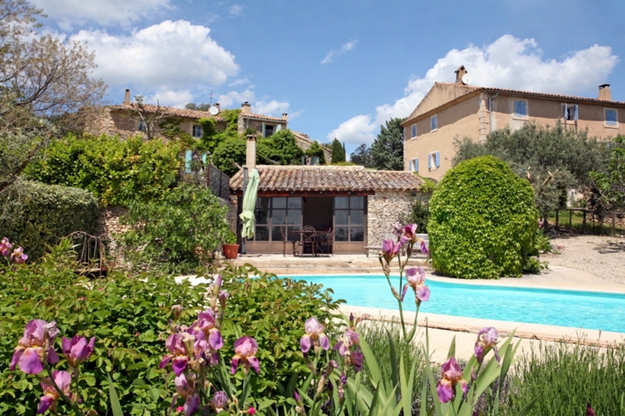 Maison de charme avec piscine à vendre au coeur d'un hameau