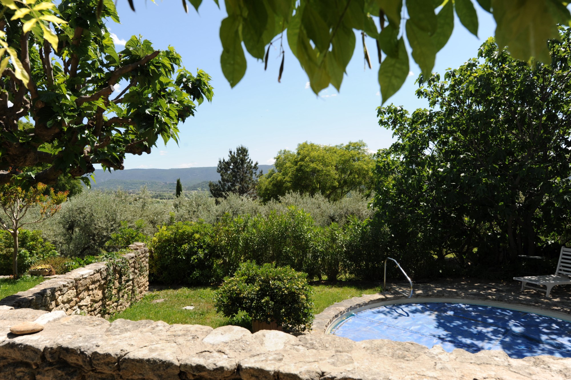 A vendre, en Luberon, agréable maison de hameau avec piscine   