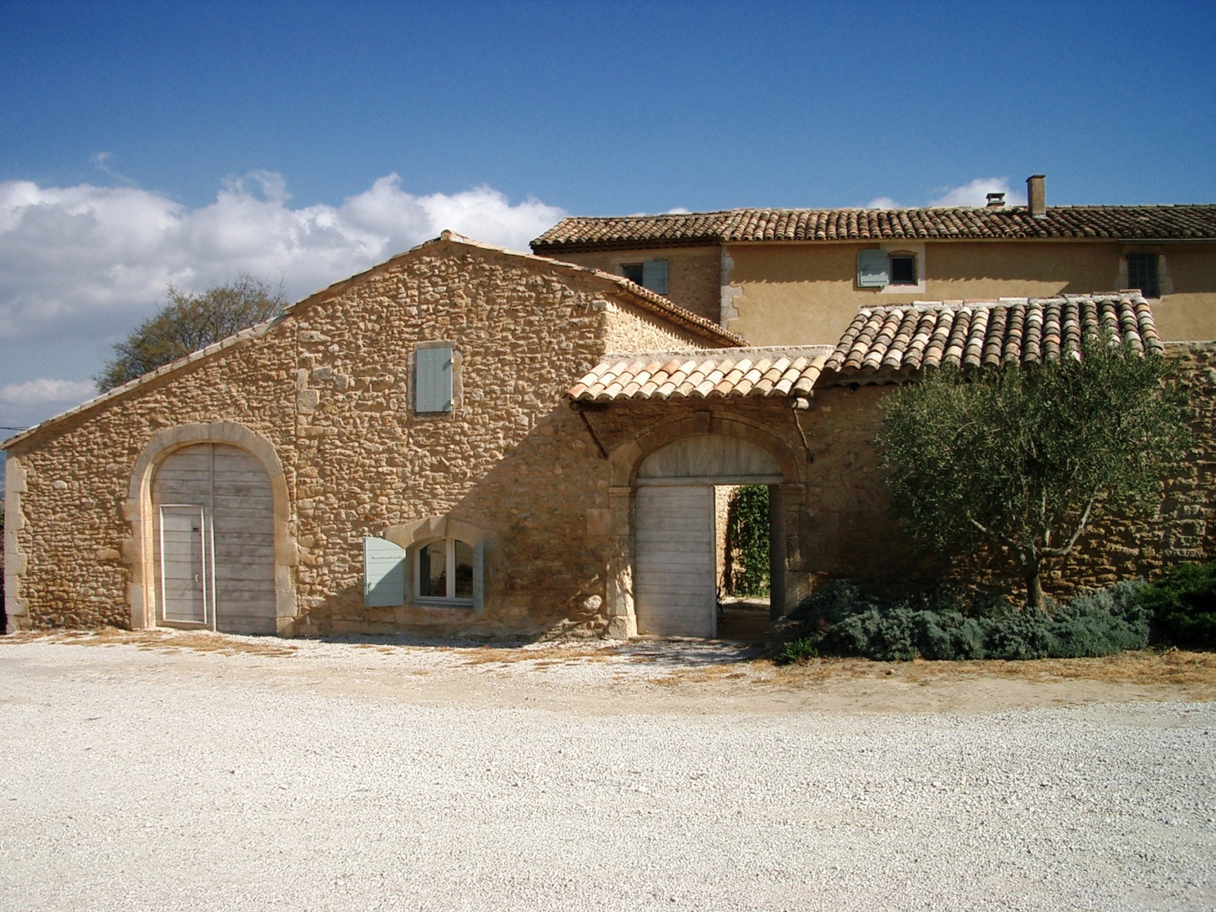 Luberon, en vente, mas du XVIIIème siècle restauré avec piscine, vues et jardin 