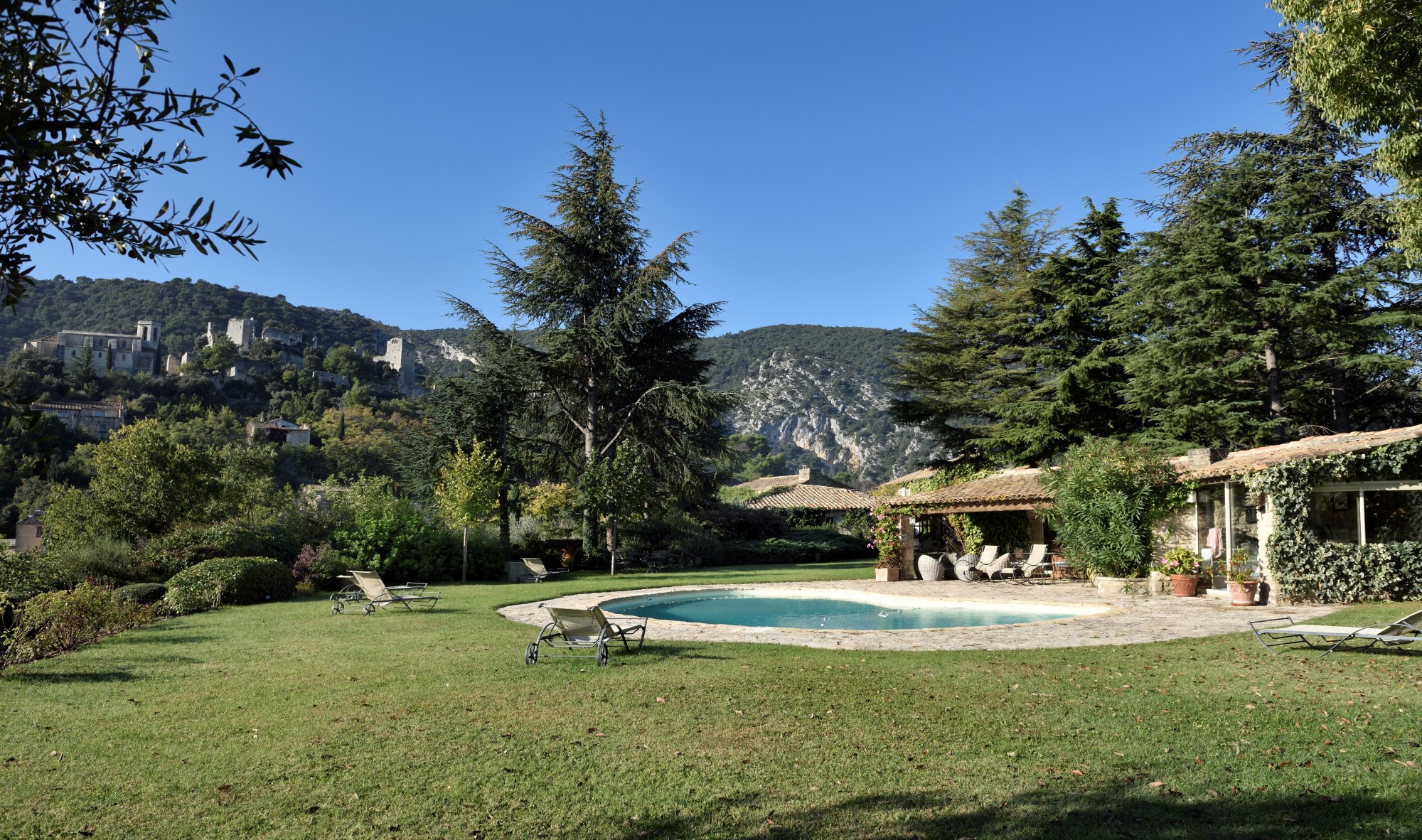 Luberon, propriété exceptionnelle en position dominante