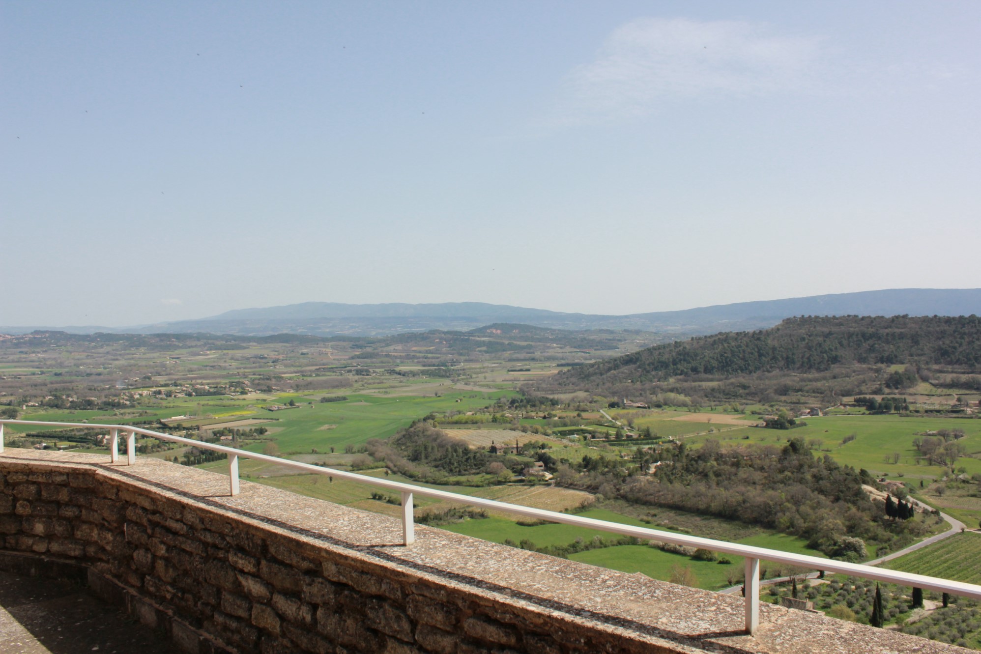 Maison de village avec vue superbe sur la vallée du Luberon