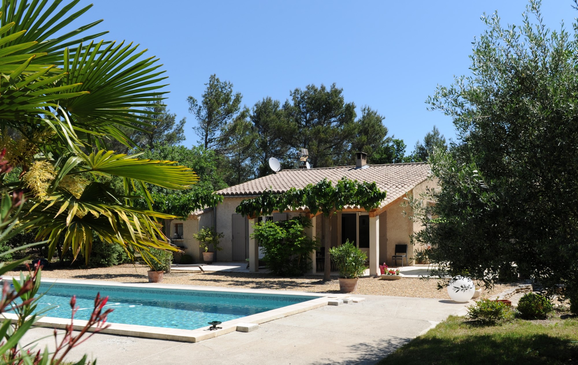 A vendre, maison avec piscine   en Luberon, maison traditionnelle de plain-pied  