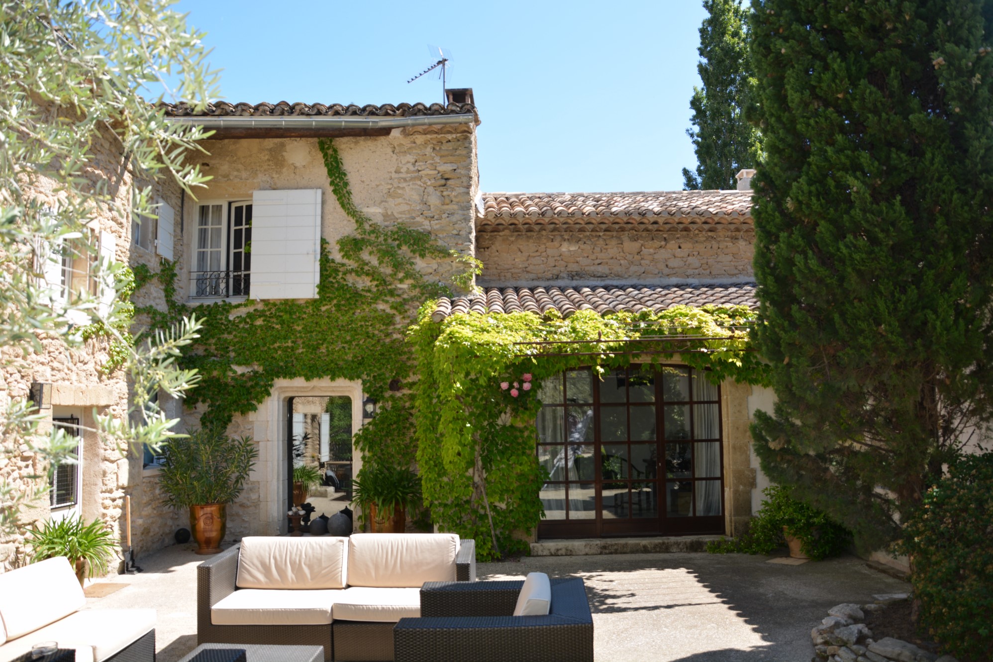 Portes du Luberon, superbe mas avec jardin de plus de 1000 m²   à vendre