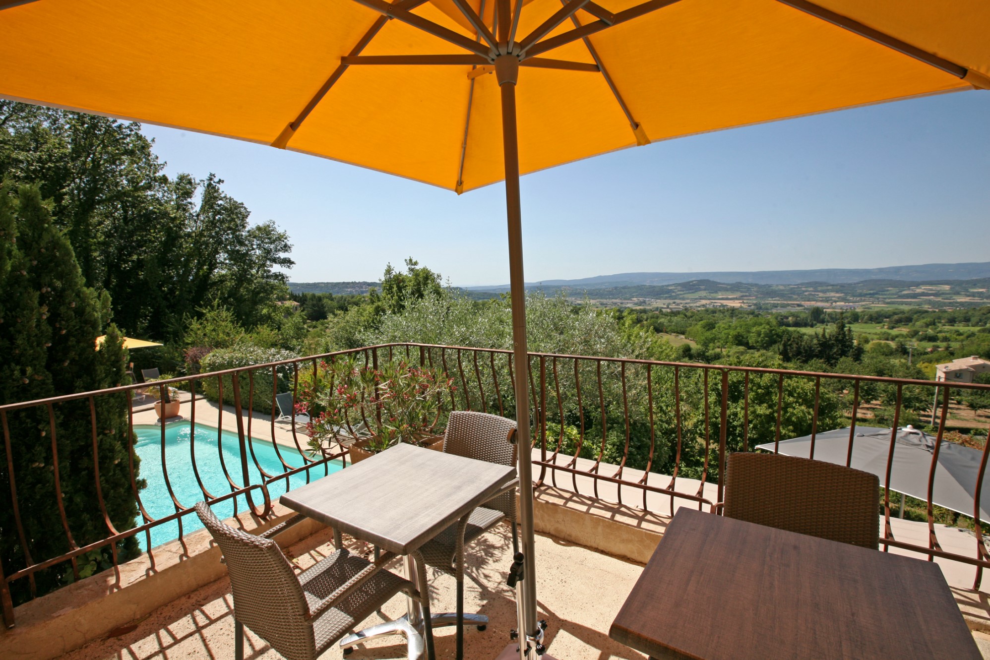 Property with views in Provence