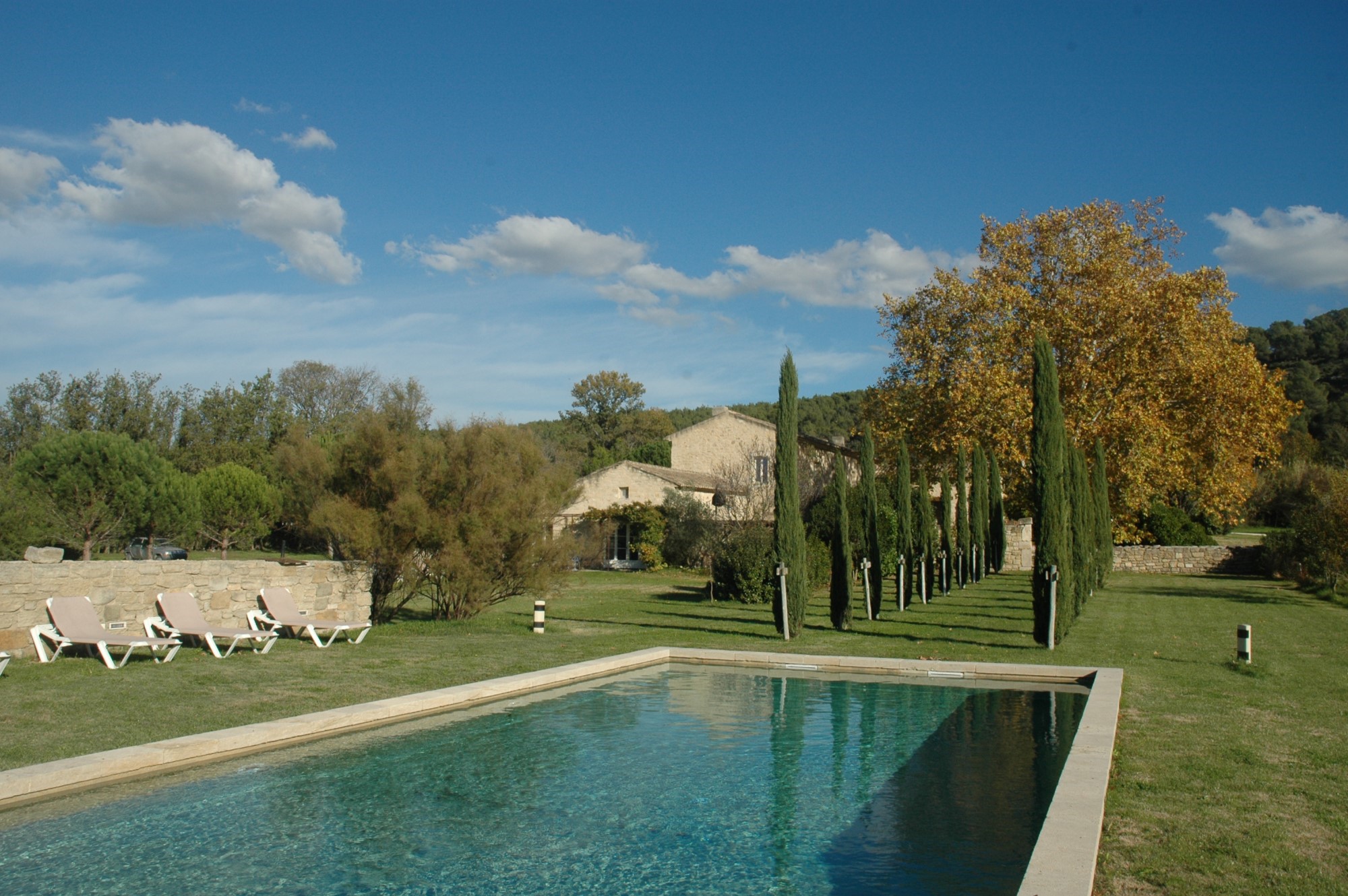 Mas restauré à vendre en campagne dans le Luberon