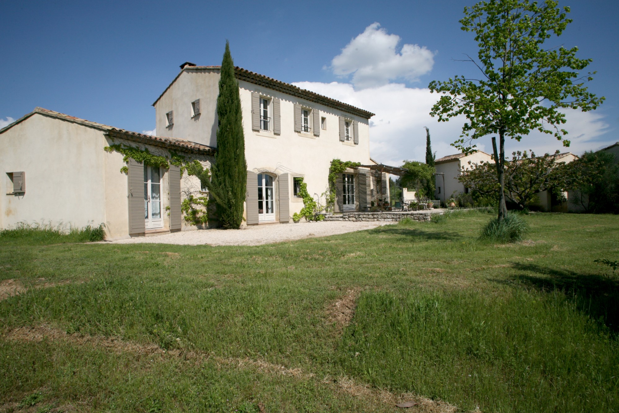 A vendre en Luberon,  propriété avec maison principale, mazet et maisons d'hôtes   