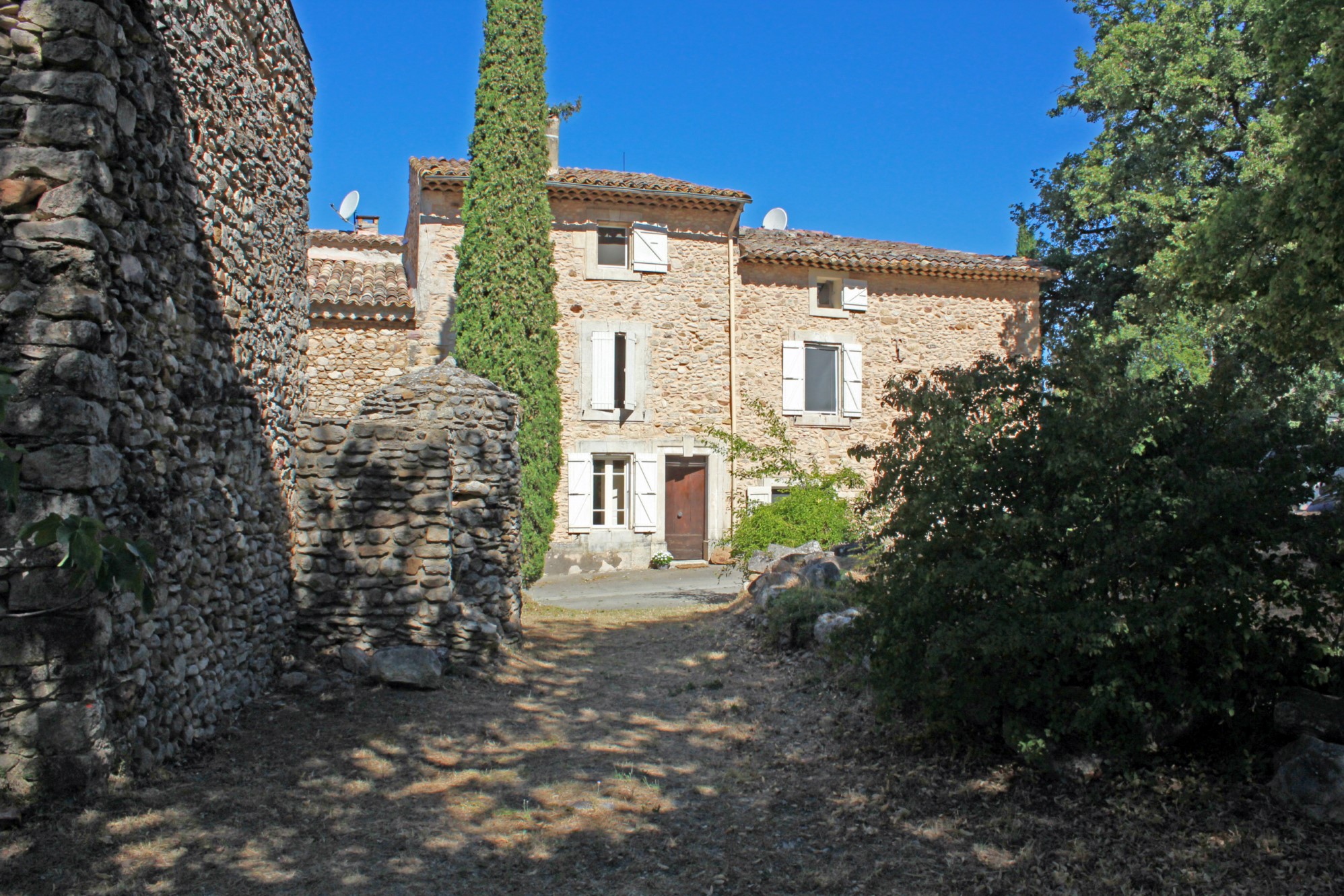 Maison ancienne avec jardin et piscine à vendre dans le Luberon