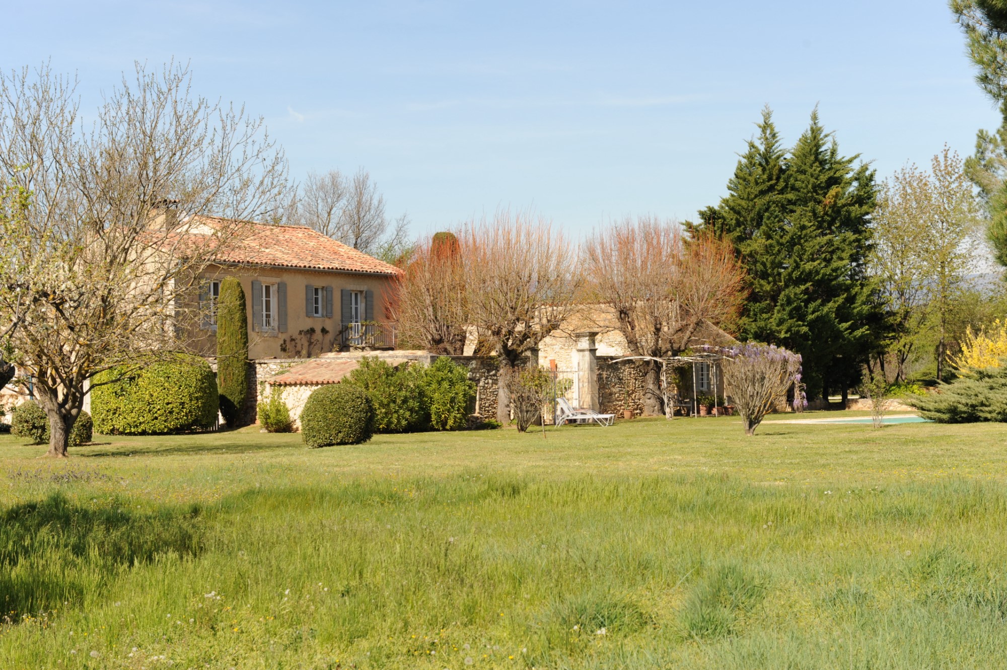 Authentique mas rénové avec cour intérieure et belles vues   à vendre en Luberon