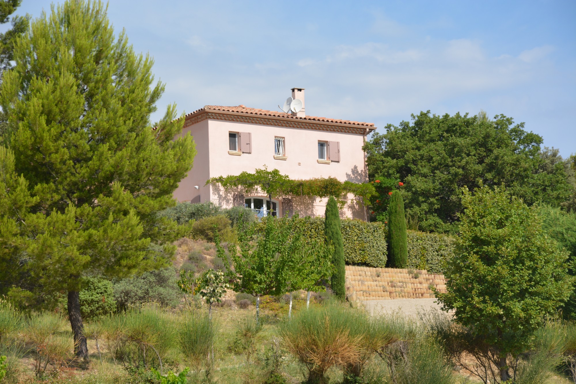 Luberon, belle villa avec piscine sur plus de 3 000 m² de terrain   