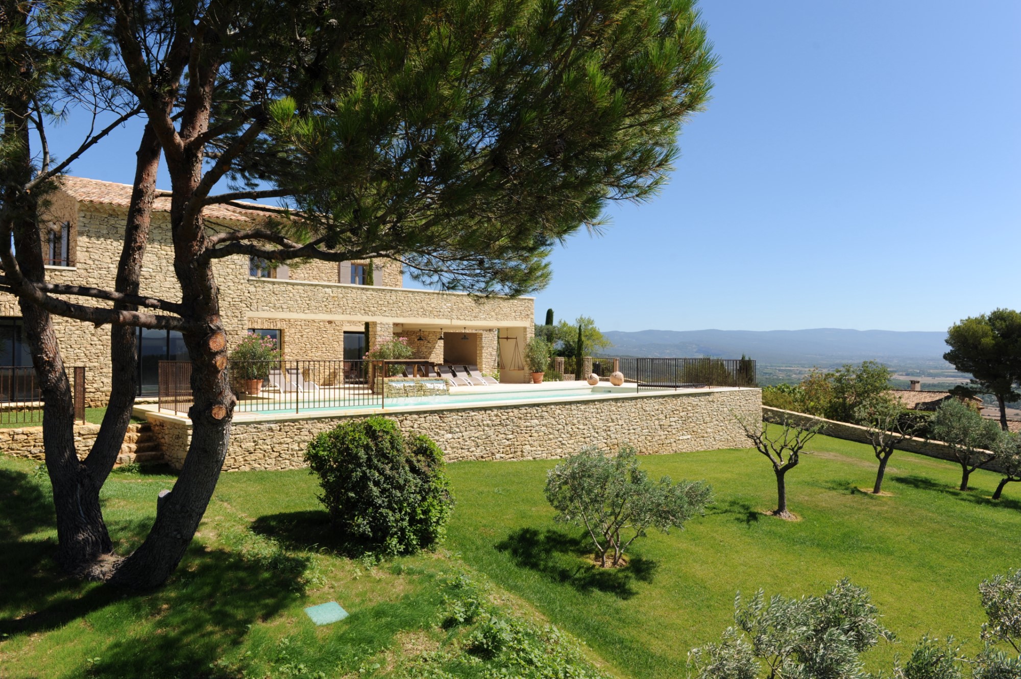 Maison rénovée avec vue sublime à vendre à Gordes