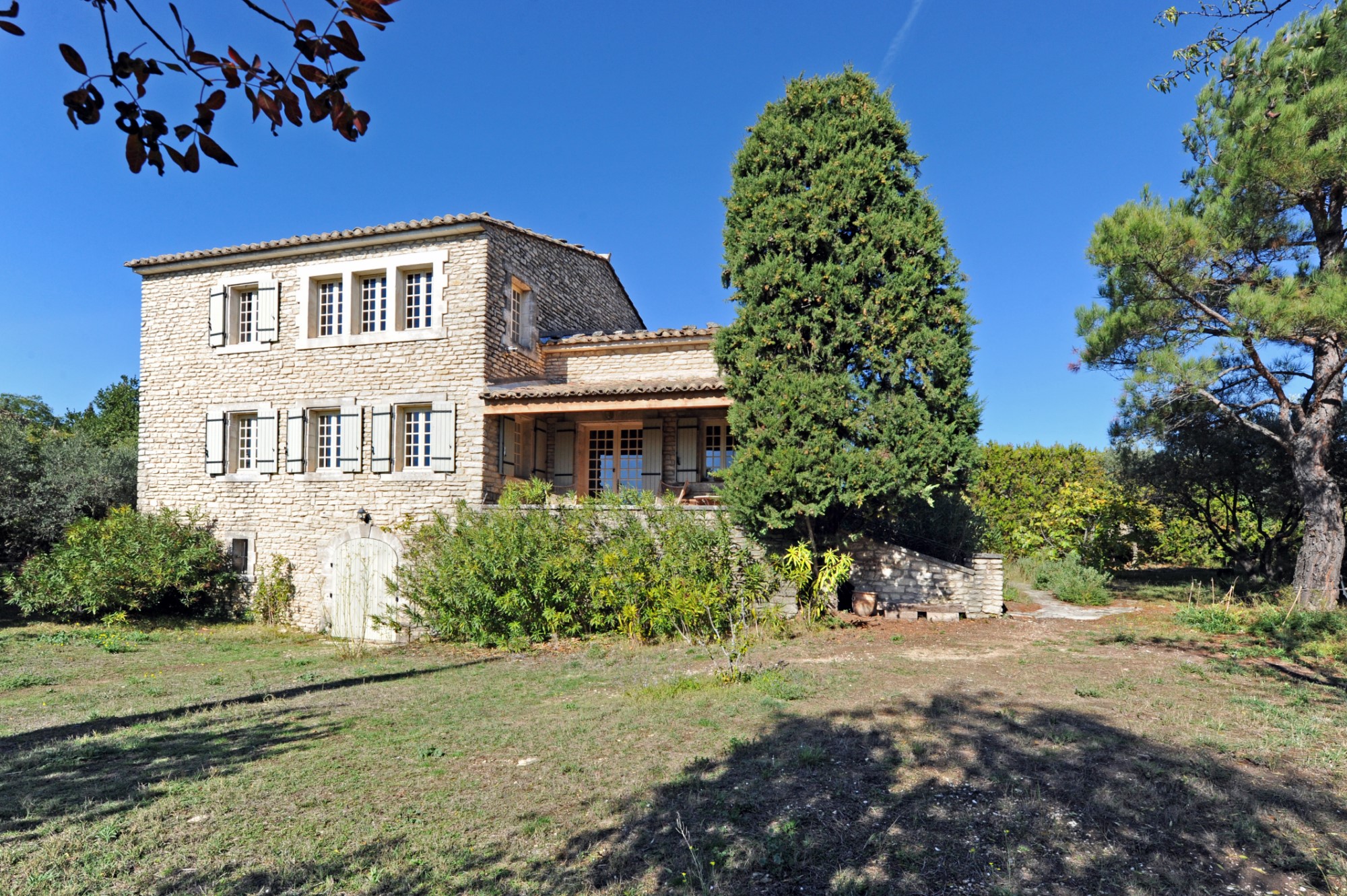 Propriété en pierre avec vue sur le Luberon à vendre