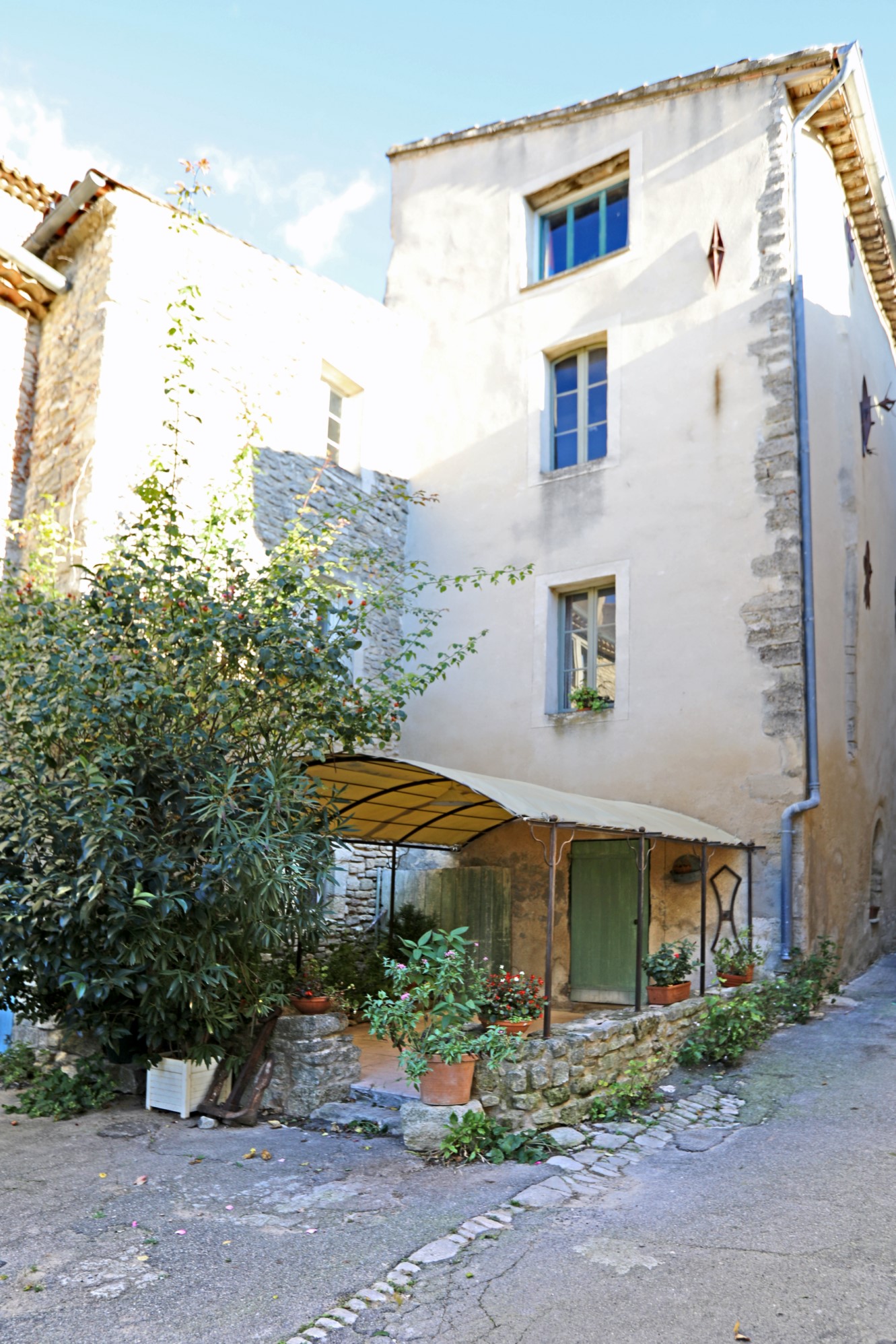 Maison de village avec restaurant à vendre dans le Luberon
